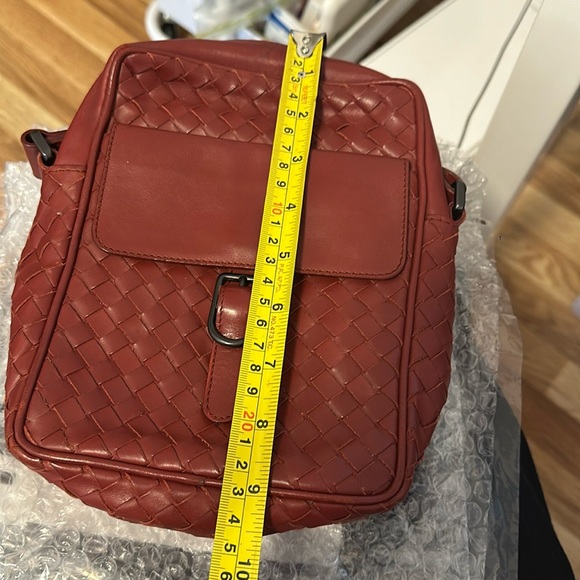 Bottega Veneta red leather crossbody bag - Picture 14 of 16